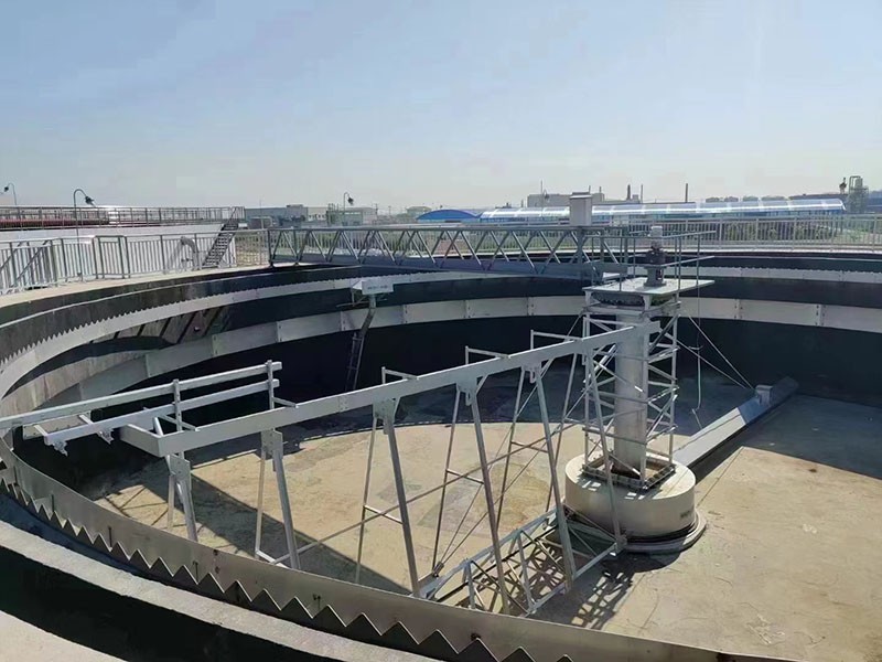 周邊傳動刮吸泥機